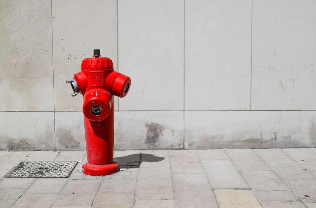 Bangunan Batu Belum Punya Pompa Hydrant? Ini Risikonya